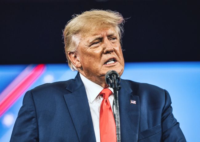 Trump dopo aver annunciato il cessate il fuoco tra Israele e Iran: "Per favore, non violatelo"