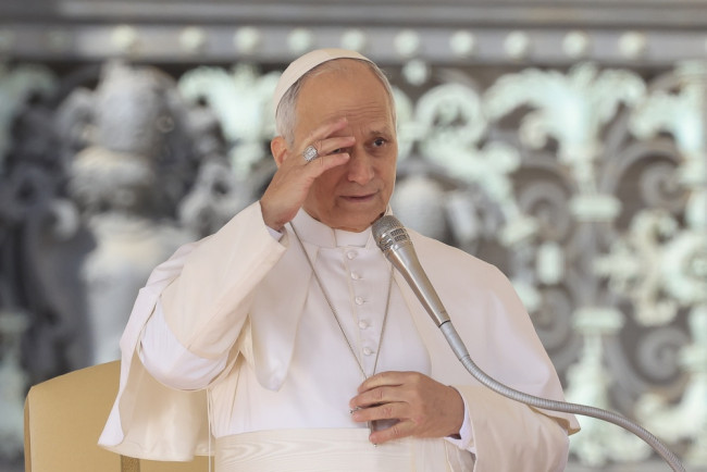 Papa Leone chiede un divieto globale dei bombardamenti aerei