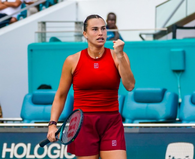 Aryna Sabalenka dice che non è giusto affrontare donne transgender nel tennis