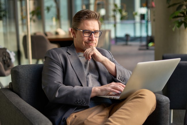 Il Texas, la Florida e altri stati degli Stati Uniti introducono limiti di età per i siti NSFW