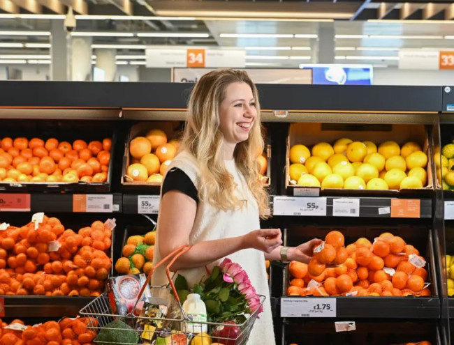 La bisnonna è stata bandita da tutti i negozi Sainsbury's dopo un episodio acceso