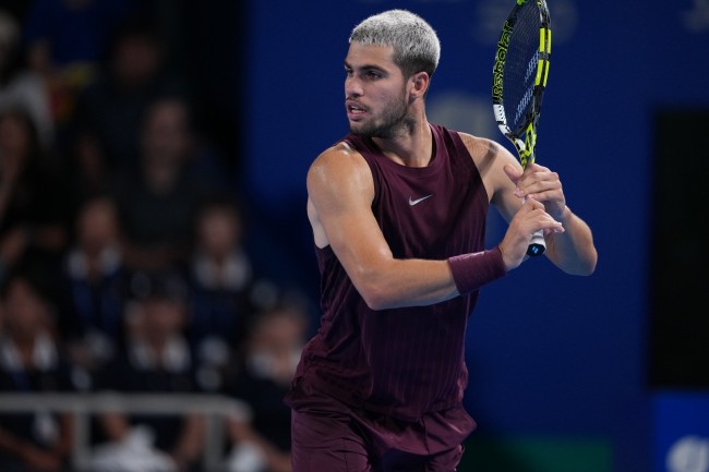 Carlos Alcaraz ha chiesto di rimuovere il dispositivo indossabile nascosto agli Australian Open, ma non è barare