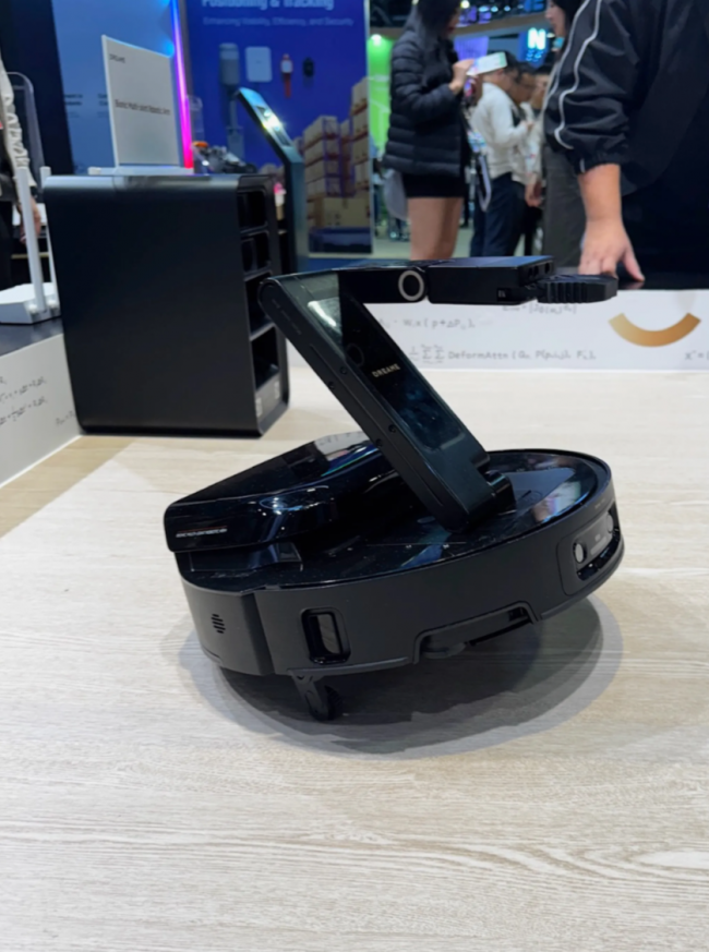 Una nuova era per i robot aspirapolvere: gambe, braccia e altro ancora
