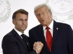 Il lettore labiale decodifica la minaccia di cinque parole di Trump a Macron durante una tesa stretta di mano