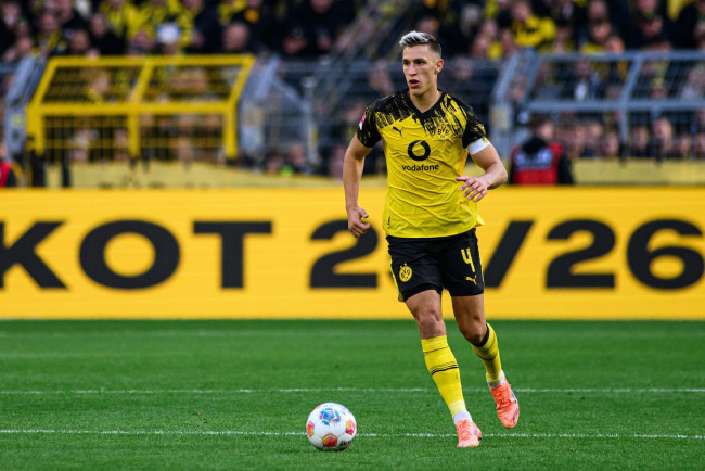 Il Borussia Dortmund sta chiudendo un rinnovo contrattuale per Nico Schlotterbeck, richiesto da Madrid e Barcellona
