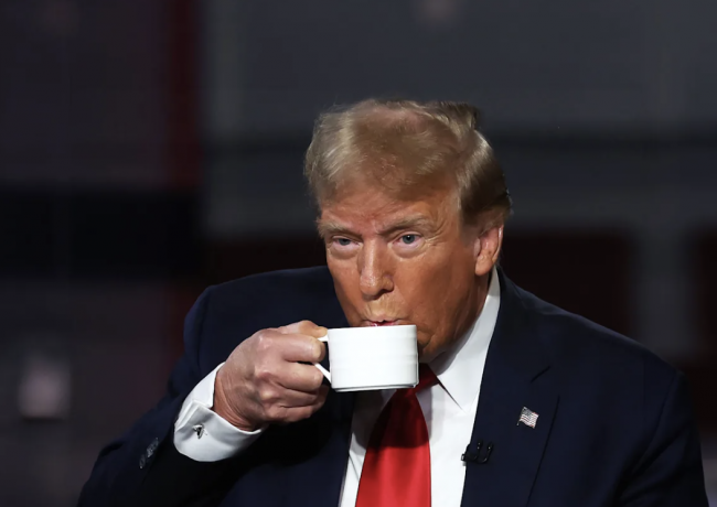 Caffè, banane e carne bovina: Trump taglia i dazi per ridurre il costo delle merci negli Stati Uniti