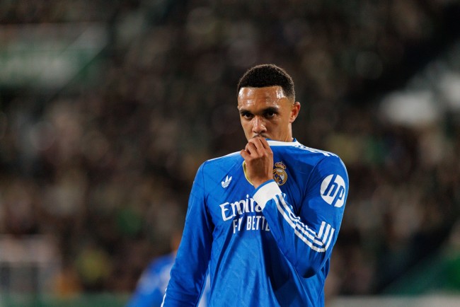 Trent Alexander-Arnold si aggiunge alla lista dei difensori infortunati del Real Madrid: assente per due mesi