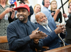 La pressione sul Regno Unito per bandire Kanye West dopo la reazione negativa ai festival cresce