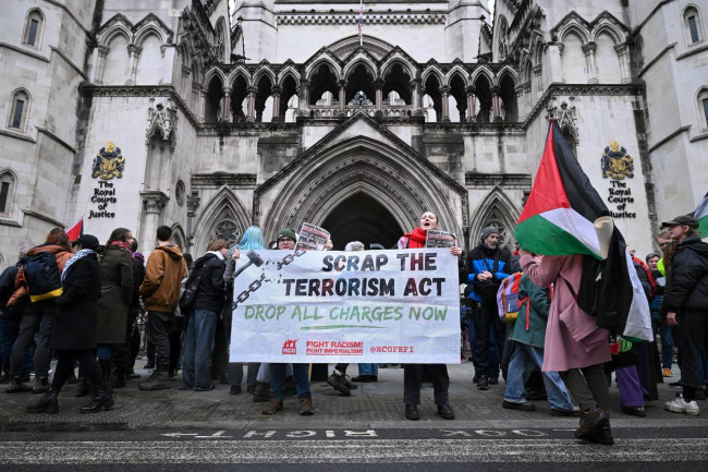 L'Alta Corte dichiara illegale il divieto di azione contro la Palestina in un grave ostacolo per il governo britannico