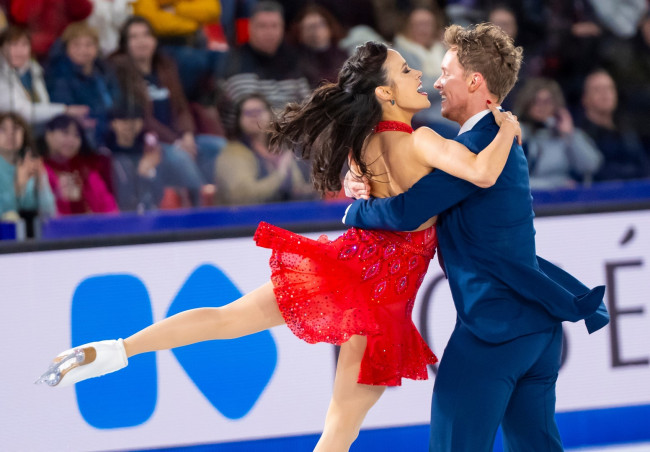 La petizione per indagare sui giudici che hanno assegnato la medaglia d'oro alla Francia alle Olimpiadi invernali raggiunge 15.000 firme