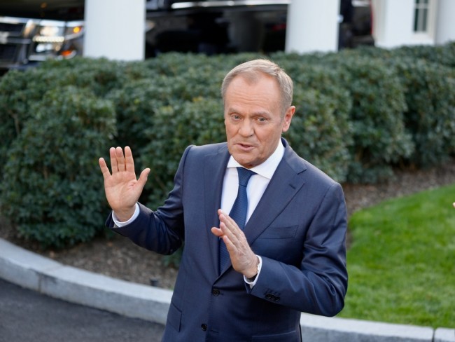 Tusk della Polonia afferma che la pace in Ucraina potrebbe arrivare entro poche settimane: "La pace è all'orizzonte"
