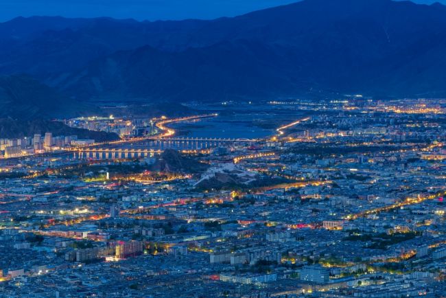 Il Tibet festeggia sei decenni sotto il dominio cinese