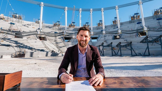 Leo Messi firma il prolungamento del contratto con l'Inter Miami fino al 2028