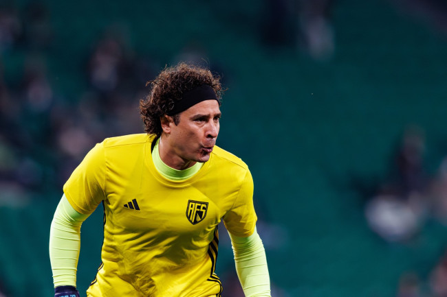 Il leggendario portiere messicano Guillermo Ochoa riceve ovazioni durante l'ultima partecipazione ai Mondiali
