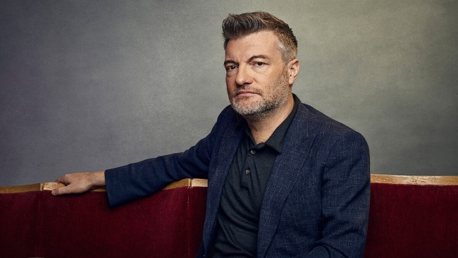 Il creatore di Black Mirror, Charlie Brooker, collabora con Paddy Considine per il thriller poliziesco di Netflix