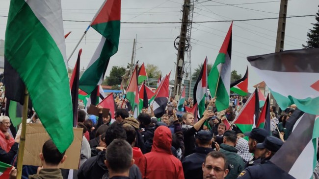 Il direttore de La Vuelta insiste sul fatto che la corsa continuerà e incolpa i manifestanti: "Non potete bloccare i ciclisti, è illegale"