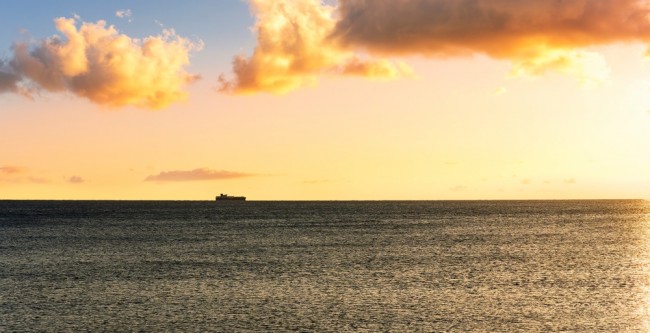 Gli avvistamenti di droni sulla Germania settentrionale indicano una nave da carico che in seguito ha attraccato in Russia