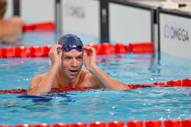 Léon Marchand torna a mani vuote dalla Coppa del Mondo di nuoto 2025 e la rivalità aumenta
