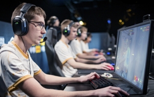 OWCS World Finals 2025: Sono stati fissati il primo turno di eliminatorie, ecco chi &egrave; a rischio