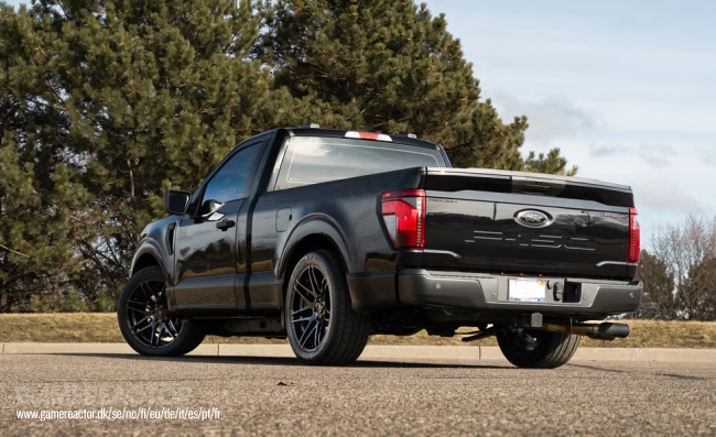 Ford presenta il nuovo F-150 Roush Nitemate dall'aspetto cattivo
