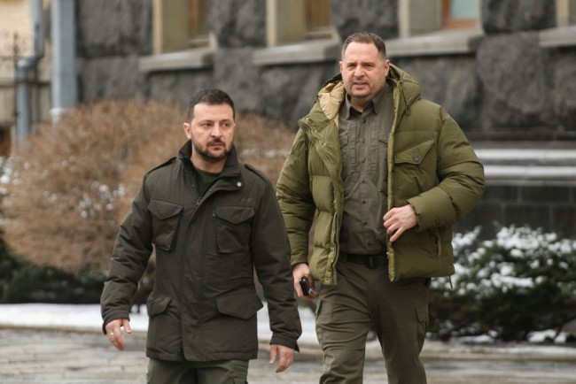 La polizia ucraina anticorruzione perquisisce la casa del principale collaboratore di Zelensky