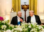 Il re Carlo III diventa virale per aver preso in giro Trump e regali significativi durante la visita a Washington