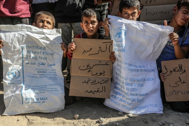 Israele accusato di aver speso 42,8 milioni di euro in annunci Google per negare la carestia di Gaza