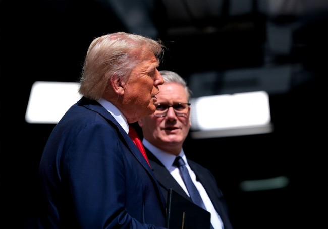 Trump ha dato il benvenuto nel Regno Unito con una cerimonia reale