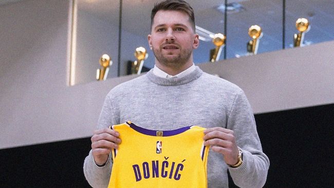 Luka Dončić dice che è un sogno che si avvera giocare al fianco di LeBron, ma "all'inizio è stata davvero dura"