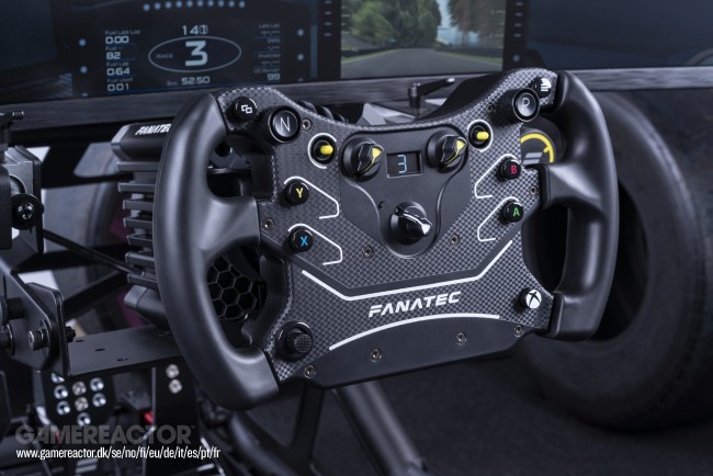 Fanatec svela il nuovo volante CSL