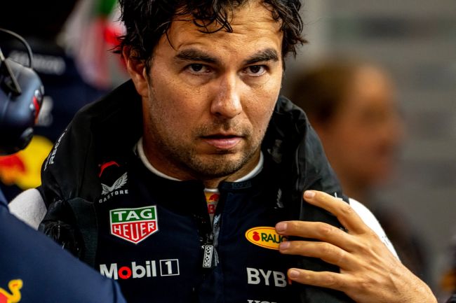 Sergio Pérez ricorda come sia "sopravvissuto così a lungo" alla Red Bull con un'auto "inguidabile"