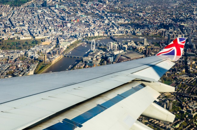 Quasi 90 voli collegati a Epstein collegati agli aeroporti del Regno Unito | Rapporto