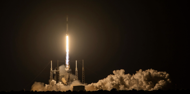 SpaceX segna il 500° lancio del razzo riutilizzato con il satellite Sentinel-6B