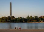 Il servizio nazionale USA Park afferma che il rivestimento della piscina riflettente di Washington D.C. &egrave; stato tagliato da un coltello affilato o da un rasoio