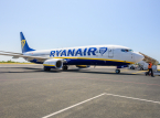 La compagnia aerea Ryanair &egrave; sotto indagine per aver fatto pagare un extra ai genitori che si siedono accanto ai loro figli