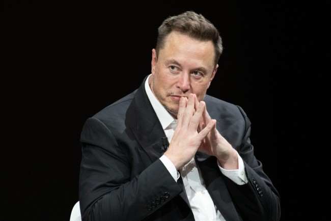 Elon Musk avverte che il debito degli Stati Uniti potrebbe portare al collasso