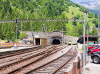 Treno deraglia in Svizzera dopo una serie di valanghe mortali sulle Alpi durante il fine settimana
