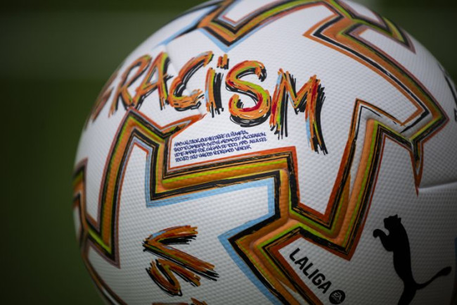 Le partite di LaLiga di questo fine settimana useranno una palla speciale contro il razzismo