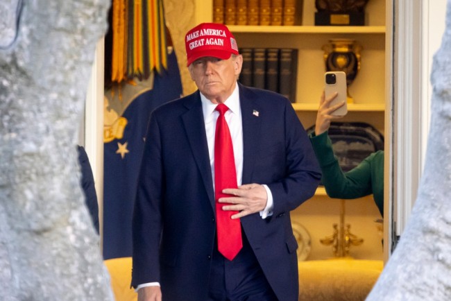 Trump amplia il divieto di viaggio negli Stati Uniti ad altri sette paesi, inclusa la Siria