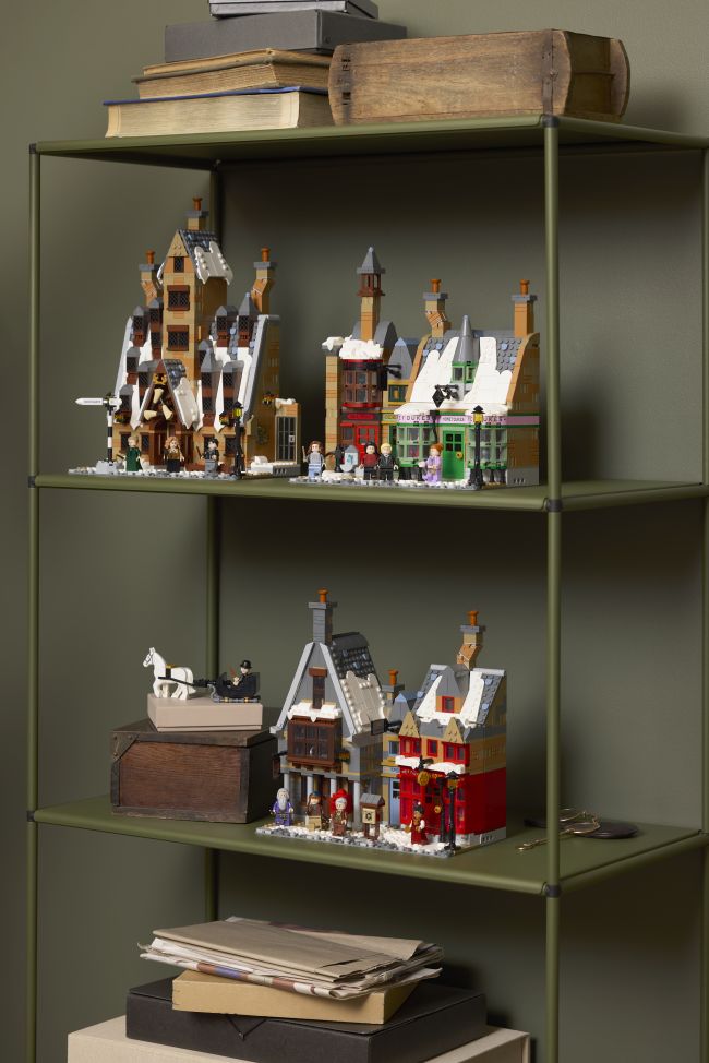 Lego svela l'accogliente e innevato set di Hogsmeade, perfetto per i Potterhead