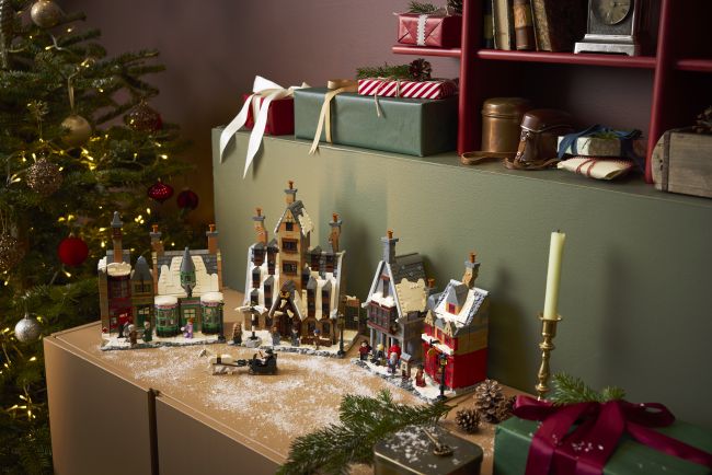 Lego svela l'accogliente e innevato set di Hogsmeade, perfetto per i Potterhead