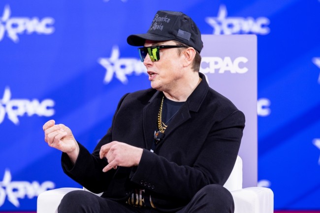 Musk diventa il primo uomo al mondo da 600 miliardi di dollari