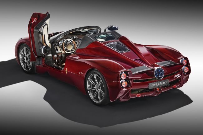 Pagani svela una roadster con motore V12