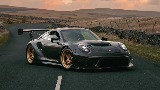Il laboratorio dello Yorkshire ha realizzato una versione omologata per la strada della Porsche GT3 R