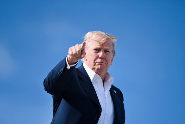 Trump minaccia di "entrare e uccidere Hamas" se gli attacchi persistono