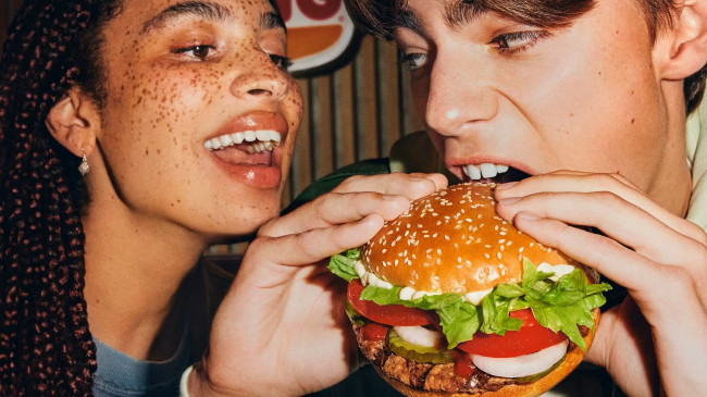 Il nuovo sistema di IA monitora la facilità con i dipendenti di Burger King