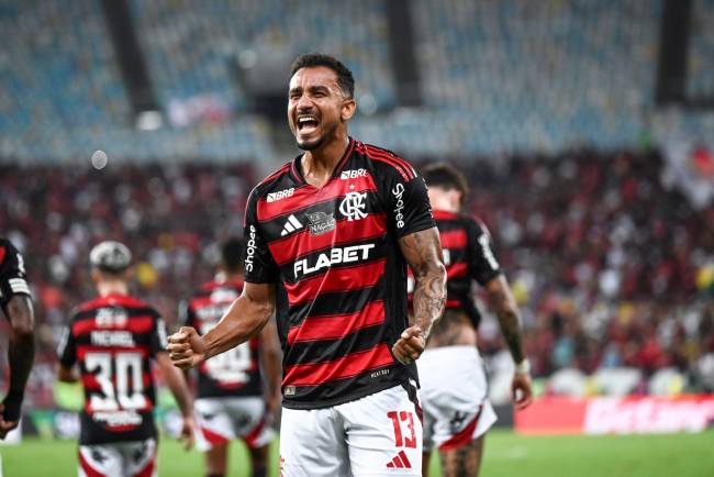 Danilo segna mentre il Flamengo solleva il suo quarto titolo Libertadores, il 25° per il Brasile