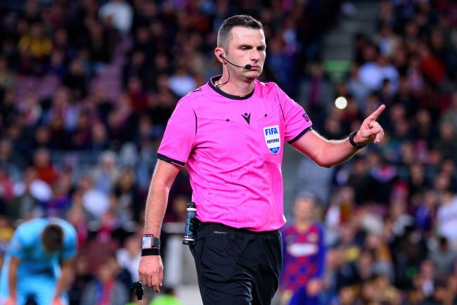 Il consiglio arbitrale denuncia le minacce nei confronti dell'ufficiale Michael Oliver dopo il controverso cartellino rosso all'Arsenal