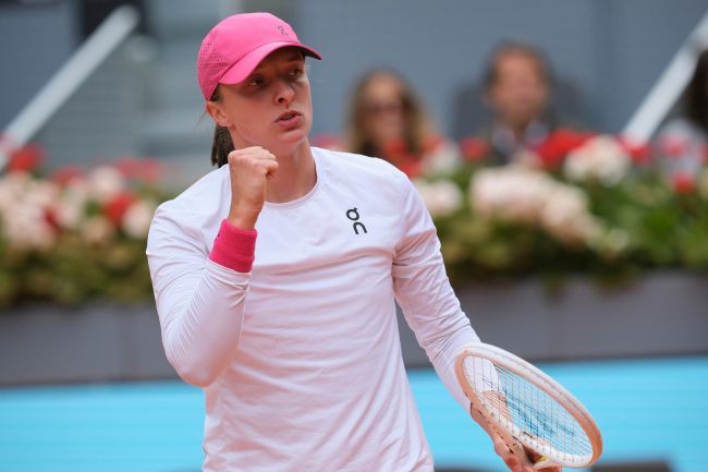 "Il tennis femminile si regge da solo": Swiatek è critico nei confronti della "Battaglia dei Sessi" di Sabalenka