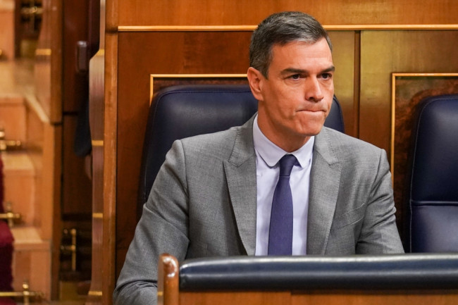 La Spagna lancia un'indagine su X, Meta e TikTok riguardo ai contenuti abusivi generati dall'IA